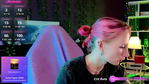 Snapshot of _helencarter chatting on October 16, 8:18 pm Helen Carter 3 Next stream 2330 MSC online show from October 16, 8:18 pm