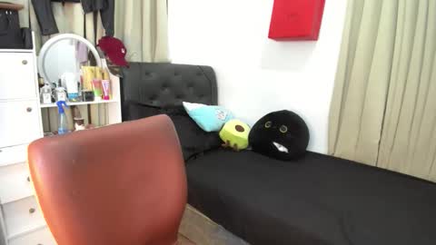 yanie online show from April 13, 7:07 pm