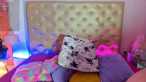 J A D E online show from November 7, 1:24 pm