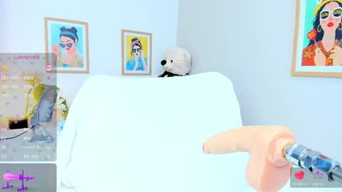 _jasminnee_ online show from April 6, 2:07 pm