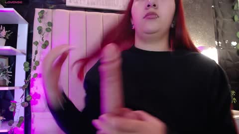 Mia online show from February 18, 1:00 pm