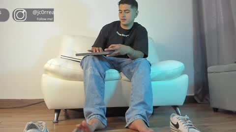 _juanes__ online show from January 6, 8:50 pm