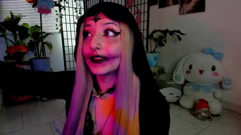 JULIANA online show from November 8, 5:27 pm