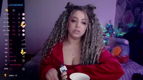 _just_a_queen_3 online show from January 31, 7:40 pm