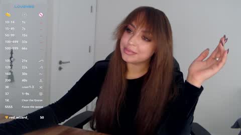 _just_a_queen_3 online show from April 13, 4:44 pm