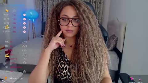 _just_a_queen_3 online show from November 19, 5:12 pm