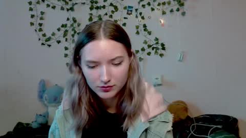 _kikiclark_ online show from October 23, 1:23 pm