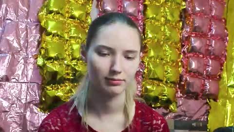 _kikiclark_ online show from March 14, 8:57 pm