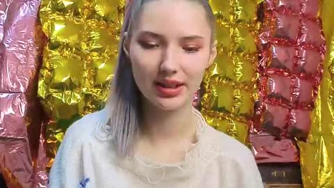 _kikiclark_ online show from April 16, 8:31 pm