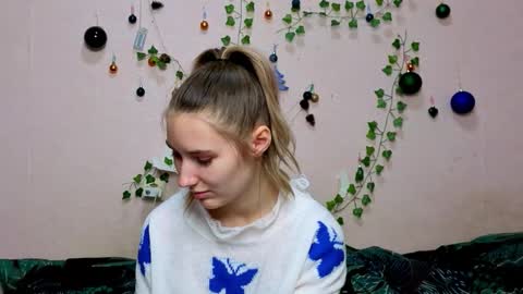 _kikiclark_ online show from January 17, 5:22 pm