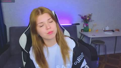 Molly   Emily online show from November 28, 6:04 pm