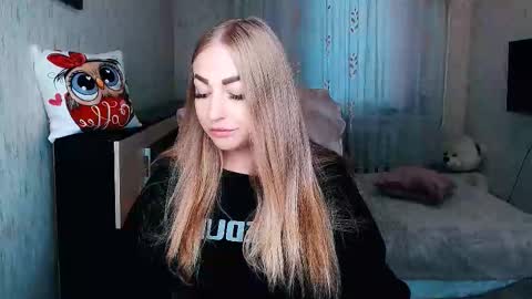 Snapshot of _kittyboo chatting on September 21, 2:10 pm Aleksa online show from September 21, 2:10 pm