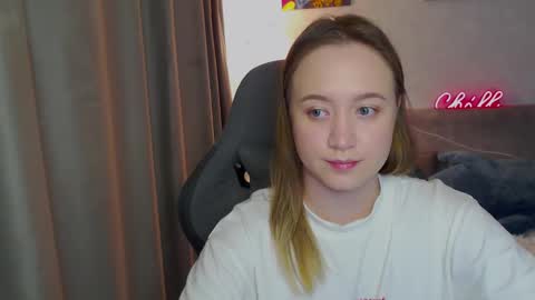 Snapshot of _lalune_ chatting on March 1, 1:21 am _lalune_ online show from March 1, 1:21 am