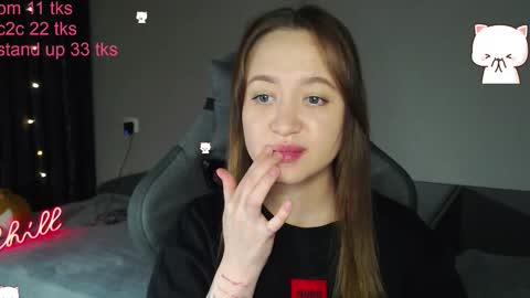 _lalune_ online show from January 11, 2:45 pm