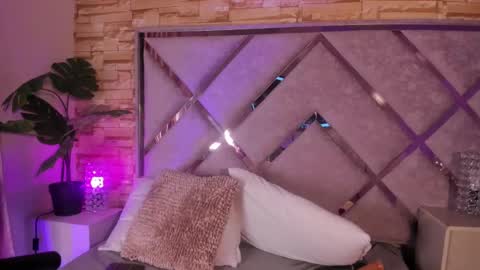 Lanna  online show from September 29, 12:53 am