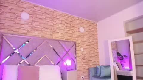 Lanna  online show from September 26, 10:45 am