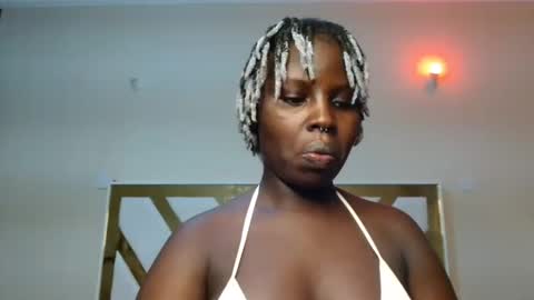 Lexxi online show from February 9, 4:50 pm