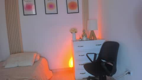 Lia 3 online show from April 10, 5:06 pm