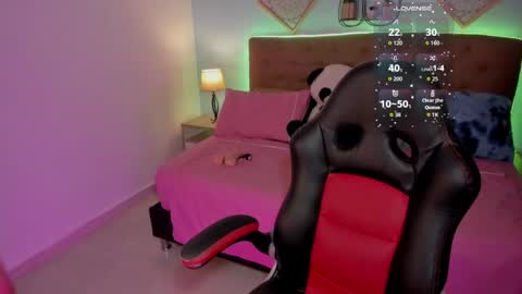 Liily online show from November 18, 6:55 pm