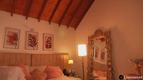 Lissana online show from April 12, 8:35 pm