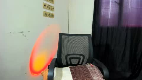 Snapshot of _litle_mily_ chatting on February 26, 9:53 pm Mily online show from February 26, 9:53 pm