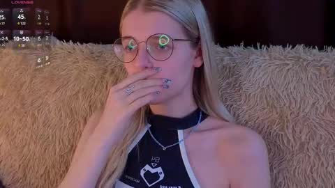 Monica online show from November 17, 7:27 pm