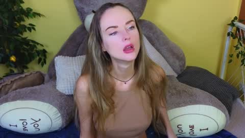 Lullaby online show from February 8, 3:00 pm