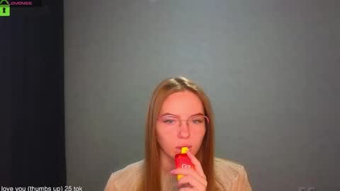 Snapshot of _lysafeta_ chatting on October 24, 5:08 am Welcome guys Pleasure to see you all here My name is Lysafeta and MichaelaTip menu is active Private is open online show from October 24, 5:08 am