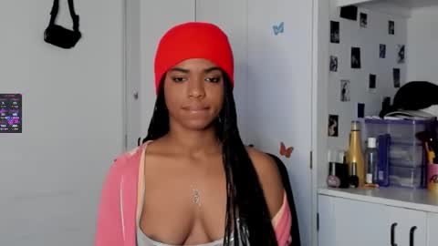 Snapshot of _marcela_22 chatting on February 19, 5:16 am MARCELA online show from February 19, 5:16 am