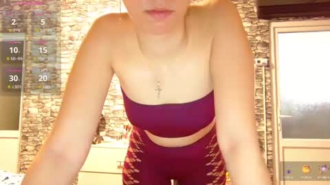 Snapshot of _mari___ chatting on March 10, 7:22 am Mari online show from March 10, 7:22 am