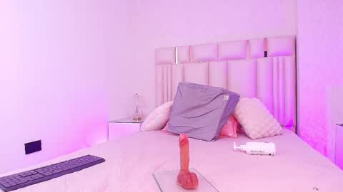 Mia  online show from March 15, 12:19 pm