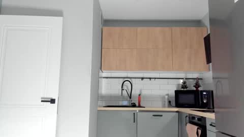 _miles19 online show from February 6, 12:30 pm