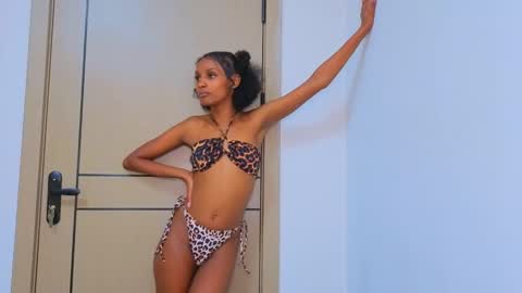 Mimi online show from April 4, 2:02 pm