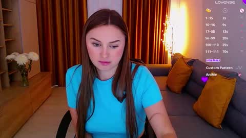 Mia online show from October 27, 11:43 am