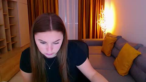 Mia online show from March 19, 8:09 am