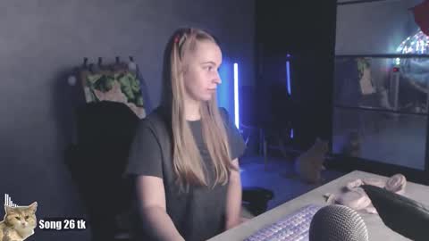 Debby  online show from October 20, 7:52 pm