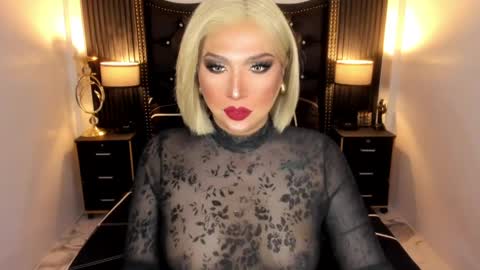 _natashacooper_ online show from April 15, 5:49 pm