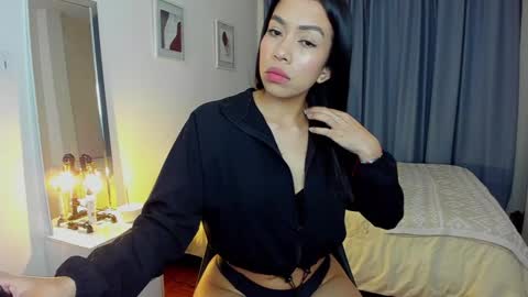 independent model natha online show from December 4, 3:31 am