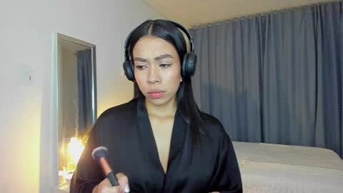 independent model natha online show from December 11, 3:45 am