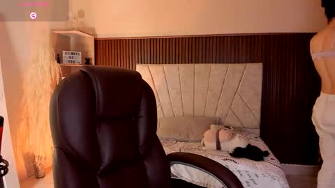 Niah  You can call me Ni or cutie haha online show from October 14, 8:45 pm