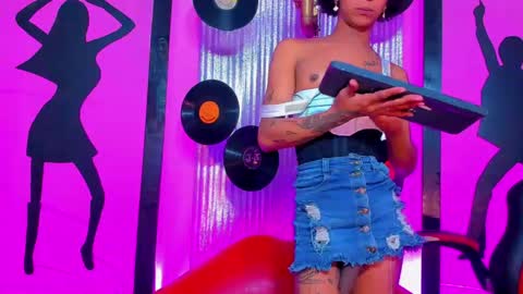 Nicky  Please help me with your thumbs up its importan online show from April 20, 8:56 pm