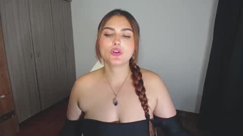 Snapshot of _ninahot chatting on December 30, 12:00 am Nina  online show from December 30, 12:00 am