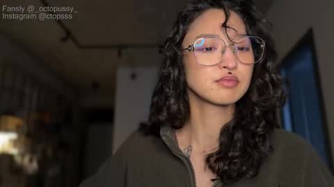 Mikayla online show from March 7, 5:18 am