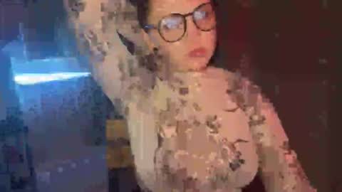  HADLY today day-off see u online 0112  online show from November 15, 2:18 pm