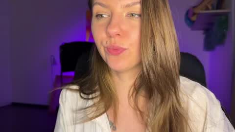  HADLY today day-off see u online 0112  online show from February 11, 5:18 pm