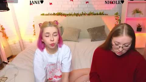 Merlizz Eva Jane Mila Nicole  left to right  online show from March 15, 8:56 pm