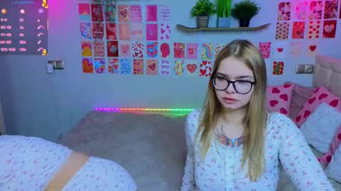 Snapshot of _reverse_gang_ chatting on March 7, 12:34 pm LISSAPVT IS OPEN online show from March 7, 12:34 pm
