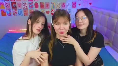 Snapshot of _reverse_gang_ chatting on March 12, 7:58 pm LISSAPVT IS OPEN online show from March 12, 7:58 pm