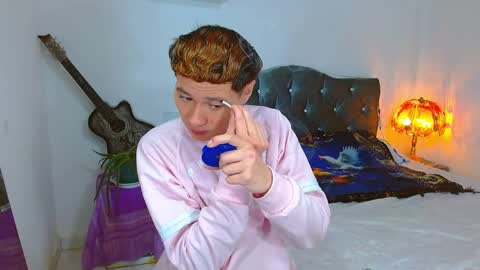 santi online show from April 20, 8:17 am