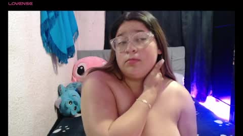 _sharithlux1_ online show from July 22, 10:01 pm